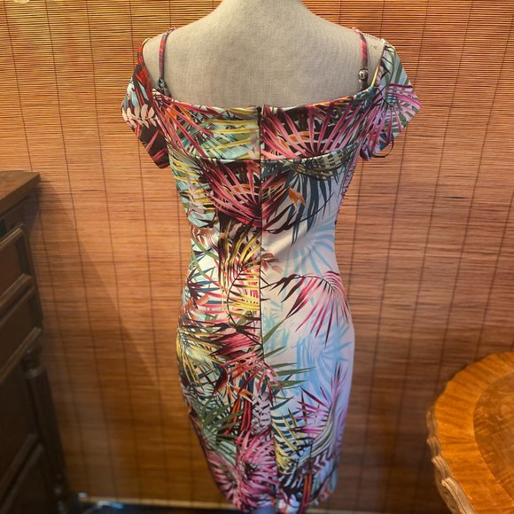 Guess Floral Tropical Bodycon Dress Size 6 EUC - Picture 5 of 6